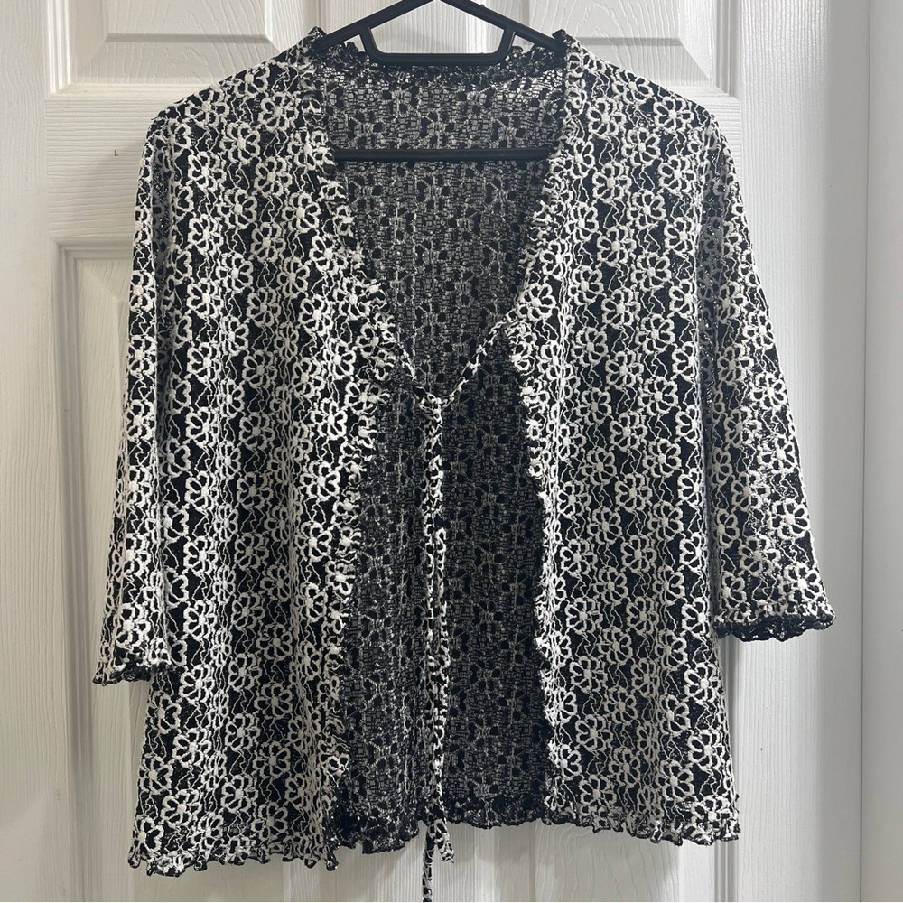 Black White Lace Floral Flower Pattern Crochet Knitted Cardigan